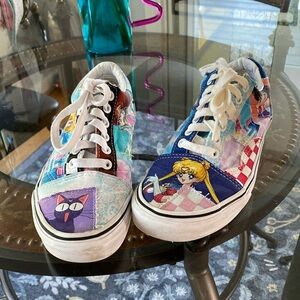 VANS Sailor Moon Size 6 - Totally fun tennis shoe.